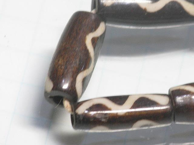 BB119N-09ボーンビーズ（連）6-7mmとんぼ玉,ビーズ,トンボ玉,アジア,インド,エスニック,手作り,パーツ,アクセサリー|トコ・ビーズ｜インドの水牛の骨で作られたチューブ型(バレル型)のボーンビーズです。 (5622768959640)