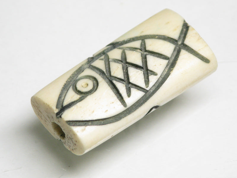 TOKO-BEADS AB200-81S Bone bead (Fish) 13.5~14.5mm AB200-81S ボーンビーズ（魚） 13.5~14.5mm Asian bead & African bead  Handmade,Lampeork,bead,asia,india,ethnic,parts,accessory,beads とんぼ玉,ビーズ,トンボ玉,アジア,インド,エスニック,手作り,パーツ,アクセサリー