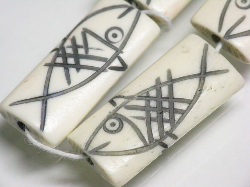 TOKO-BEADS AB200-85N Bone bead (Fish) (strand) 13~15mm AB200-85N ボーンビーズ（魚）（連） 13~15mm Asian bead & African bead  Handmade,Lampeork,bead,asia,india,ethnic,parts,accessory,beads とんぼ玉,ビーズ,トンボ玉,アジア,インド,エスニック,手作り,パーツ,アクセサリー