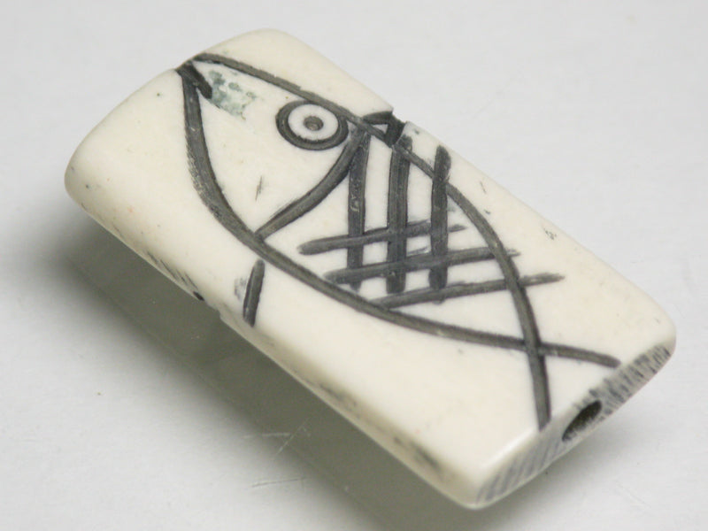 TOKO-BEADS AB200-85S Bone bead (Fish) 13~15mm AB200-85S ボーンビーズ（魚） 13~15mm Asian bead & African bead  Handmade,Lampeork,bead,asia,india,ethnic,parts,accessory,beads とんぼ玉,ビーズ,トンボ玉,アジア,インド,エスニック,手作り,パーツ,アクセサリー