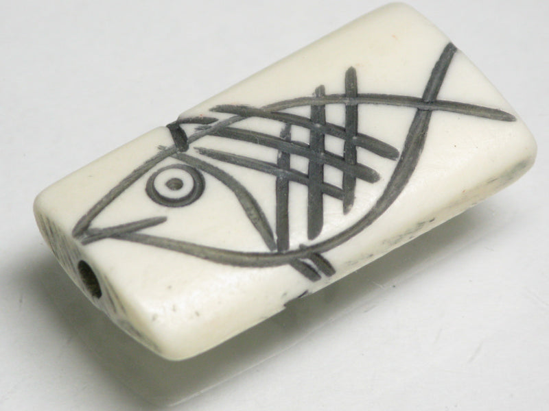 TOKO-BEADS AB200-85S Bone bead (Fish) 13~15mm AB200-85S ボーンビーズ（魚） 13~15mm Asian bead & African bead  Handmade,Lampeork,bead,asia,india,ethnic,parts,accessory,beads とんぼ玉,ビーズ,トンボ玉,アジア,インド,エスニック,手作り,パーツ,アクセサリー