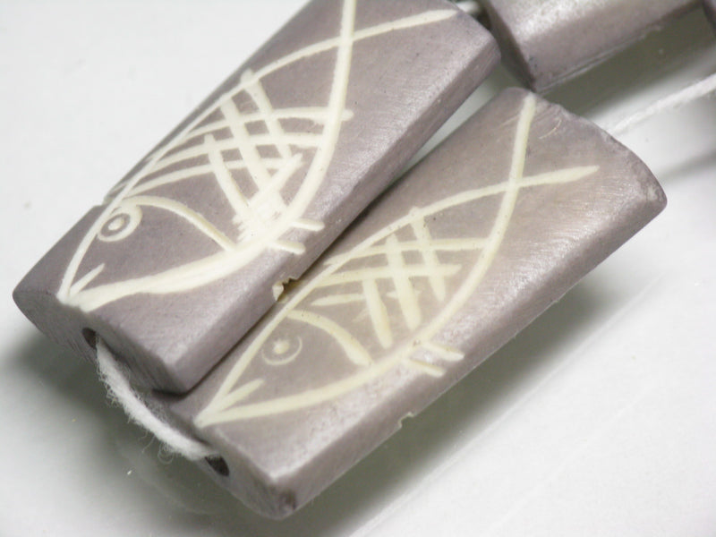 TOKO-BEADS AB200-91N Bone bead (Fish) (strand) 13~15mm AB200-91N ボーンビーズ（魚）（連） 13~15mm Asian bead & African bead  Handmade,Lampeork,bead,asia,india,ethnic,parts,accessory,beads とんぼ玉,ビーズ,トンボ玉,アジア,インド,エスニック,手作り,パーツ,アクセサリー