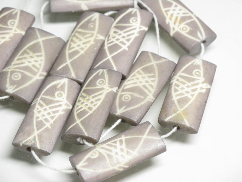 TOKO-BEADS AB200-91N Bone bead (Fish) (strand) 13~15mm AB200-91N ボーンビーズ（魚）（連） 13~15mm Asian bead & African bead  Handmade,Lampeork,bead,asia,india,ethnic,parts,accessory,beads とんぼ玉,ビーズ,トンボ玉,アジア,インド,エスニック,手作り,パーツ,アクセサリー