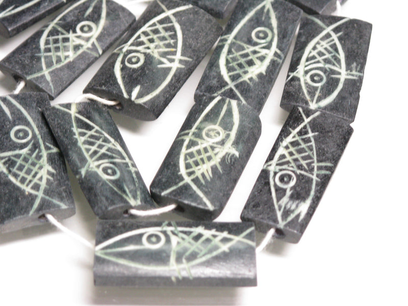 TOKO-BEADS AB200-96N Bone bead (Fish) (strand) 13~15mm AB200-96N ボーンビーズ（魚）（連） 13~15mm Asian bead & African bead  Handmade,Lampeork,bead,asia,india,ethnic,parts,accessory,beads とんぼ玉,ビーズ,トンボ玉,アジア,インド,エスニック,手作り,パーツ,アクセサリー