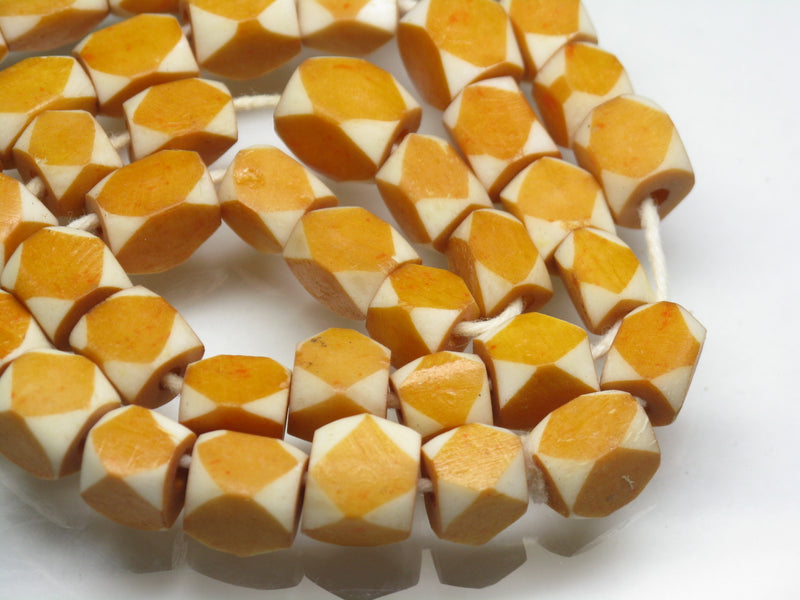 TOKO-BEADS AB204-18N Bone bead (strand) 5~8mm AB204-18N 多面カットボーンビーズ（連） 5~8mm Asian bead & African bead  Handmade,Lampeork,bead,asia,india,ethnic,parts,accessory,beads とんぼ玉,ビーズ,トンボ玉,アジア,インド,エスニック,手作り,パーツ,アクセサリー