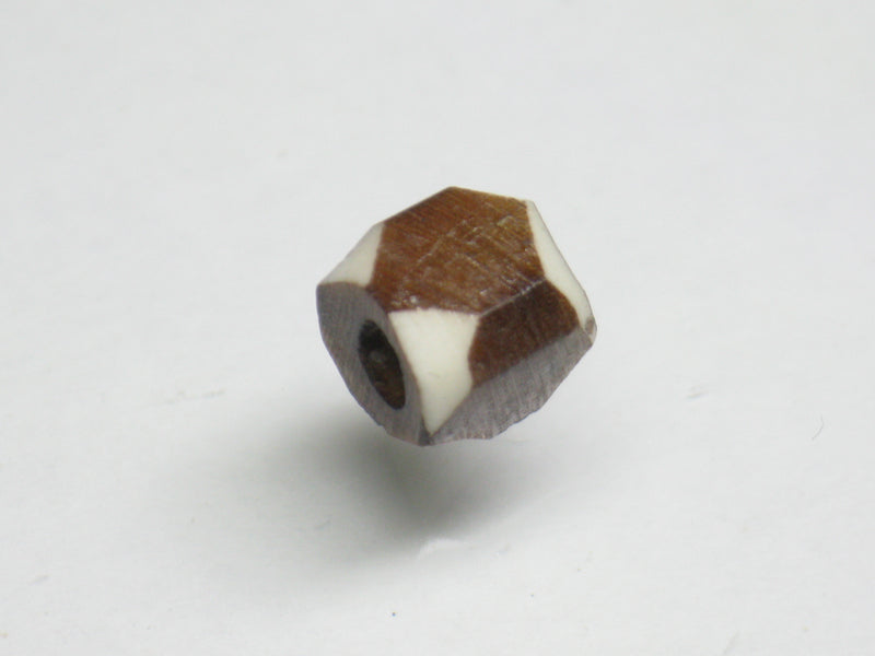 TOKO-BEADS AB204-20S Bone bead 5~8mm AB204-20S 多面カットボーンビーズ 5~8mm Asian bead & African bead  Handmade,Lampeork,bead,asia,india,ethnic,parts,accessory,beads とんぼ玉,ビーズ,トンボ玉,アジア,インド,エスニック,手作り,パーツ,アクセサリー