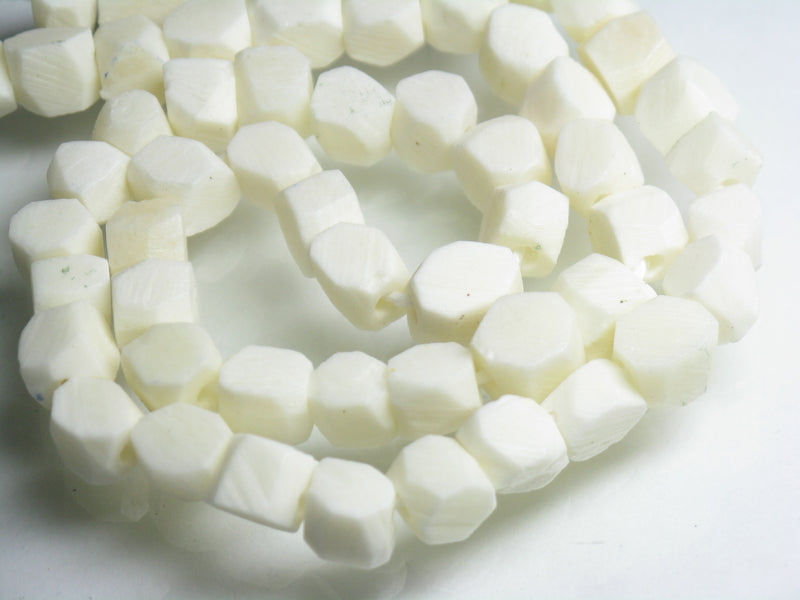 TOKO-BEADS AB205-23N Bone bead (strand) 5.5~7mm AB205-23N 多面カットボーンビーズ（連） 5.5~7mm Asian bead & African bead  Handmade,Lampeork,bead,asia,india,ethnic,parts,accessory,beads とんぼ玉,ビーズ,トンボ玉,アジア,インド,エスニック,手作り,パーツ,アクセサリー