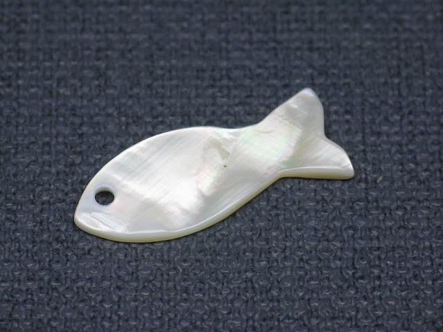 TOKO-BEADS AB307-55 Shell Charm 22mm AB307-55 シェルチャーム（魚） 22mm Asian bead & African bead  Handmade,Lampeork,bead,asia,india,ethnic,parts,accessory,beads とんぼ玉,ビーズ,トンボ玉,アジア,インド,エスニック,手作り,パーツ,アクセサリー