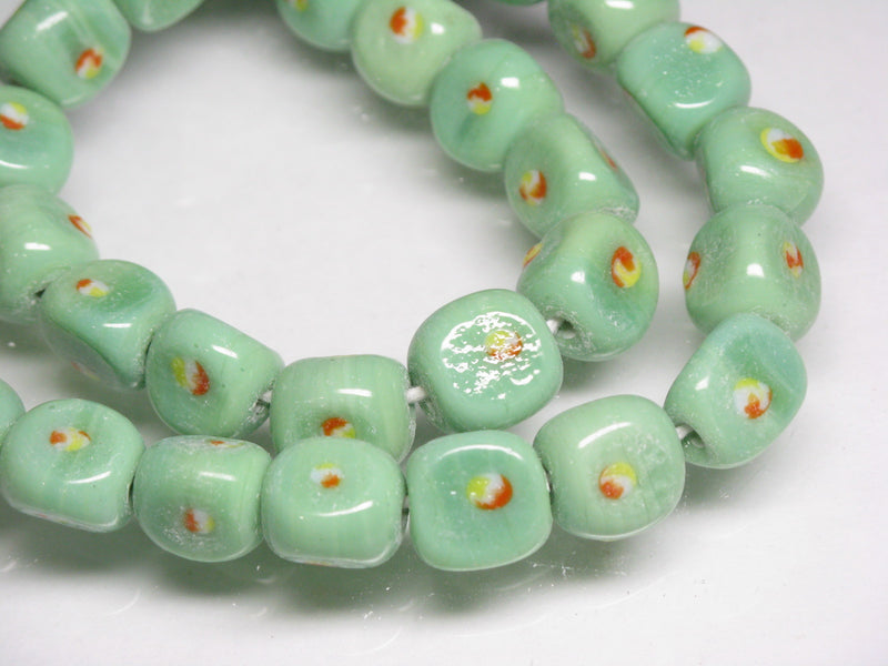 TOKO-BEADS AG010-38N Glass bead (strand) 10~11mm AG010-38N 三角とんぼ玉（連） 10~11mm Asian bead & African bead  Handmade,Lampeork,bead,asia,india,ethnic,parts,accessory,beads とんぼ玉,ビーズ,トンボ玉,アジア,インド,エスニック,手作り,パーツ,アクセサリー