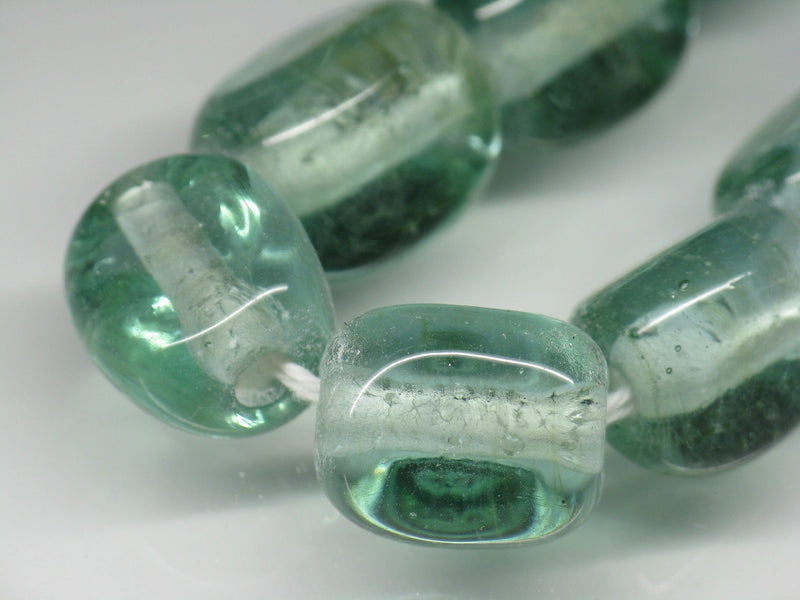 TOKO-BEADS AG011N-02 Glass bead (L) (strand) 12~13mm AG011N-02 三角とんぼ玉L（連） 12~13mm Asian bead & African bead  Handmade,Lampeork,bead,asia,india,ethnic,parts,accessory,beads とんぼ玉,ビーズ,トンボ玉,アジア,インド,エスニック,手作り,パーツ,アクセサリー