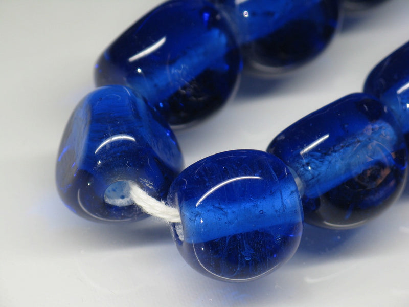 TOKO-BEADS AG011N-08 Glass bead (L) (strand) 12~13mm AG011N-08 三角とんぼ玉L（連） 12~13mm Asian bead & African bead  Handmade,Lampeork,bead,asia,india,ethnic,parts,accessory,beads とんぼ玉,ビーズ,トンボ玉,アジア,インド,エスニック,手作り,パーツ,アクセサリー