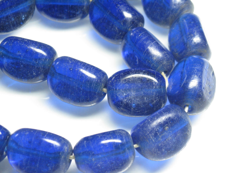 TOKO-BEADS AG011N-15 Glass bead (L) (strand) 15~16mm AG011N-15 三角とんぼ玉L（連） 15~16mm Asian bead & African bead  Handmade,Lampeork,bead,asia,india,ethnic,parts,accessory,beads とんぼ玉,ビーズ,トンボ玉,アジア,インド,エスニック,手作り,パーツ,アクセサリー