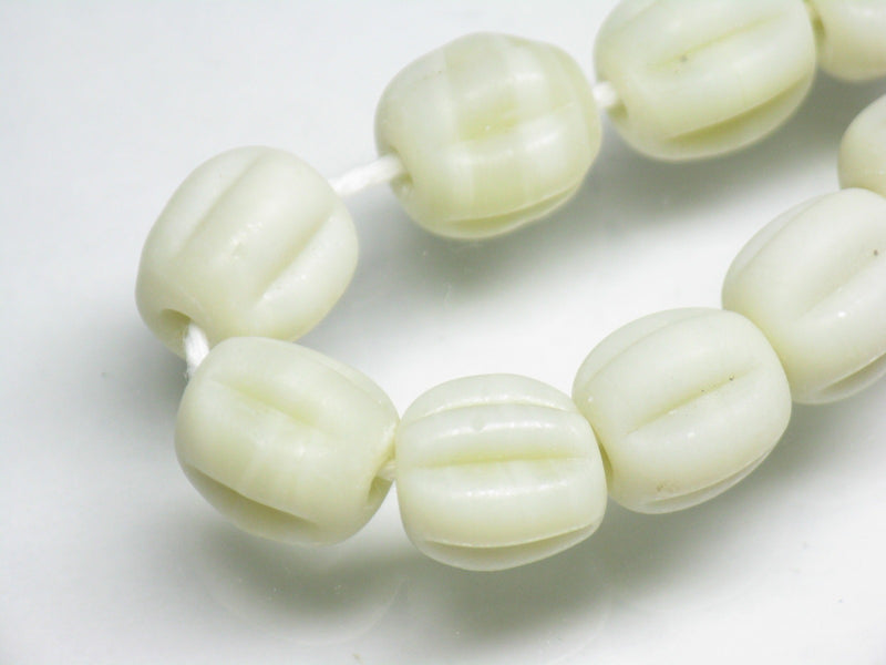 | TOKO-BEADS |AG026N-84 ナツメ型ビーズ（55個/連） 9~10mmとんぼ玉,ビーズ,トンボ玉,アジア,インド,エスニック,手作り,パーツ,アクセサリー