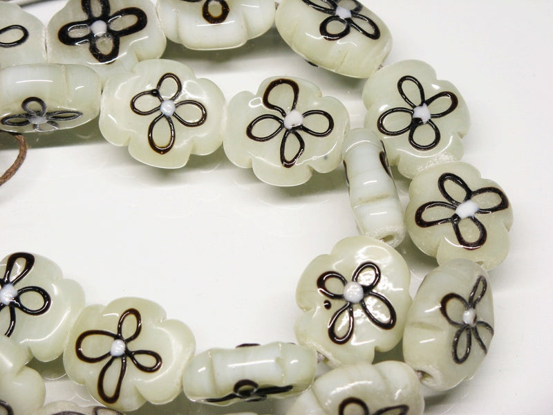 TOKO-BEADS AG035-18N Glass bead (strand) 17~19mm AG035-18N フラワービーズ（連） 17~19mm Asian bead & African bead  Handmade,Lampeork,bead,asia,india,ethnic,parts,accessory,beads とんぼ玉,ビーズ,トンボ玉,アジア,インド,エスニック,手作り,パーツ,アクセサリー