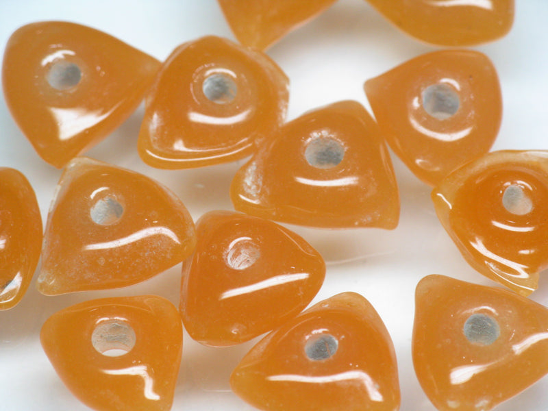 TOKO-BEADS AG039-69P Triangle bead (50pcs) 10~12mm AG039-69P トライアングルビーズ（50個パック） 10~12mm Asian bead & African bead  Handmade,Lampeork,bead,asia,india,ethnic,parts,accessory,beads とんぼ玉,ビーズ,トンボ玉,アジア,インド,エスニック,手作り,パーツ,アクセサリー