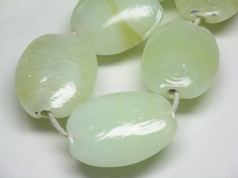 TOKO-BEADS AG040-61N Glass bead (strand) 25~26mm AG040-61N オーバルビーズ（連） 25~26mm Asian bead & African bead  Handmade,Lampeork,bead,asia,india,ethnic,parts,accessory,beads とんぼ玉,ビーズ,トンボ玉,アジア,インド,エスニック,手作り,パーツ,アクセサリー