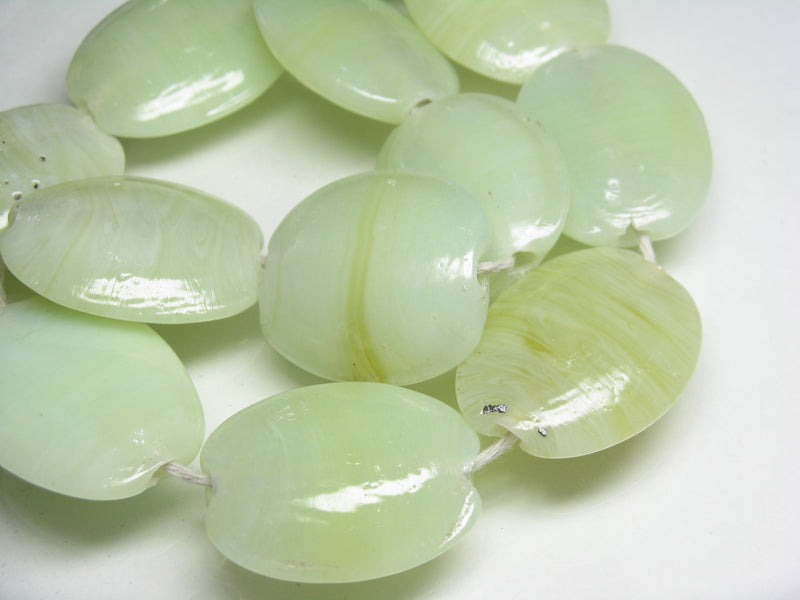 TOKO-BEADS AG040-61N Glass bead (strand) 25~26mm AG040-61N オーバルビーズ（連） 25~26mm Asian bead & African bead  Handmade,Lampeork,bead,asia,india,ethnic,parts,accessory,beads とんぼ玉,ビーズ,トンボ玉,アジア,インド,エスニック,手作り,パーツ,アクセサリー