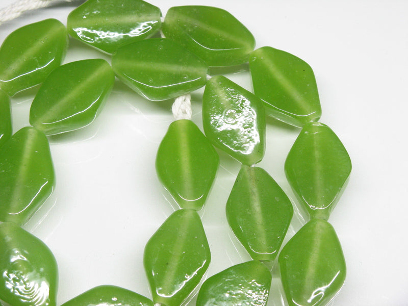 TOKO-BEADS AG042N-09 Glass bead (strand) 12.5~14mm AG042N-09 単色ひし形フラットビーズ L（連） 12.5~14mm Asian bead & African bead  Handmade,Lampeork,bead,asia,india,ethnic,parts,accessory,beads とんぼ玉,ビーズ,トンボ玉,アジア,インド,エスニック,手作り,パーツ,アクセサリー