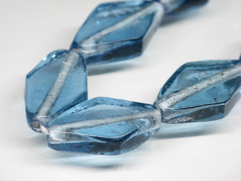 AG042N-05 Glass beads (strand) 13~14mm