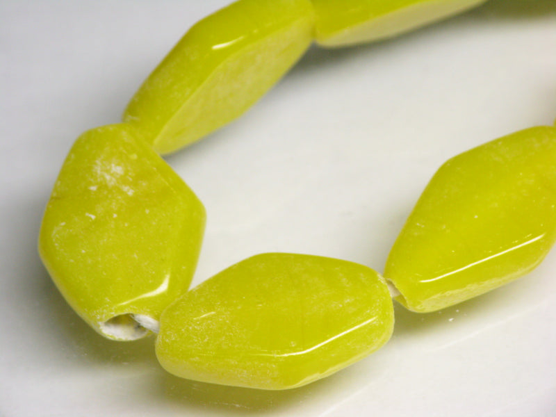 TOKO-BEADS AG042N-15 Glass bead (strand) 12~13mm AG042N-15 単色ひし形フラットビーズ L（連） 12~13mm Asian bead & African bead  Handmade,Lampeork,bead,asia,india,ethnic,parts,accessory,beads とんぼ玉,ビーズ,トンボ玉,アジア,インド,エスニック,手作り,パーツ,アクセサリー