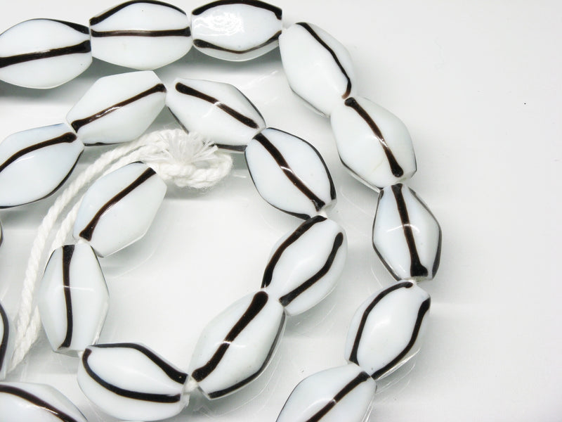 TOKO-BEADS AG052N-01 Glass bead (strand) 12~13mm AG052N-01 柄付ひし形とんぼ玉（連） 12~13mm Asian bead & African bead  Handmade,Lampeork,bead,asia,india,ethnic,parts,accessory,beads とんぼ玉,ビーズ,トンボ玉,アジア,インド,エスニック,手作り,パーツ,アクセサリー