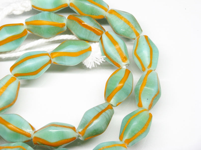TOKO-BEADS AG052N-02 Glass bead (strand) 12~13mm AG052N-02 柄付ひし形とんぼ玉（連） 12~13mm Asian bead & African bead  Handmade,Lampeork,bead,asia,india,ethnic,parts,accessory,beads とんぼ玉,ビーズ,トンボ玉,アジア,インド,エスニック,手作り,パーツ,アクセサリー