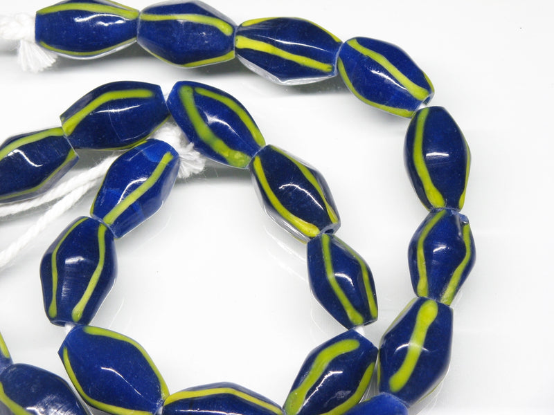 TOKO-BEADS AG052N-04 Glass bead (strand) 12~13mm AG052N-04 柄付ひし形とんぼ玉（連） 12~13mm Asian bead & African bead  Handmade,Lampeork,bead,asia,india,ethnic,parts,accessory,beads とんぼ玉,ビーズ,トンボ玉,アジア,インド,エスニック,手作り,パーツ,アクセサリー