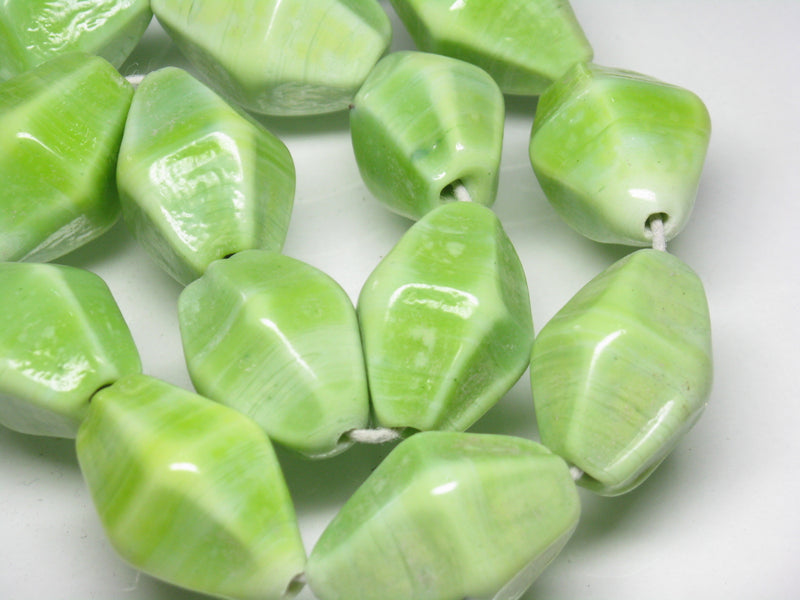 TOKO-BEADS AG067N-70 Glass bead (strand) 18~19mm AG067N-70 大型ひし形とんぼ玉（連） 18~19mm Asian bead & African bead  Handmade,Lampeork,bead,asia,india,ethnic,parts,accessory,beads とんぼ玉,ビーズ,トンボ玉,アジア,インド,エスニック,手作り,パーツ,アクセサリー