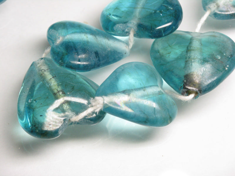 TOKO-BEADS AG074-32N Heart shaped flat glass bead (strand) 22~24mm AG074-32N ハート型フラットビーズ（連） 22~24mm Asian bead & African bead  Handmade,Lampeork,bead,asia,india,ethnic,parts,accessory,beads とんぼ玉,ビーズ,トンボ玉,アジア,インド,エスニック,手作り,パーツ,アクセサリー