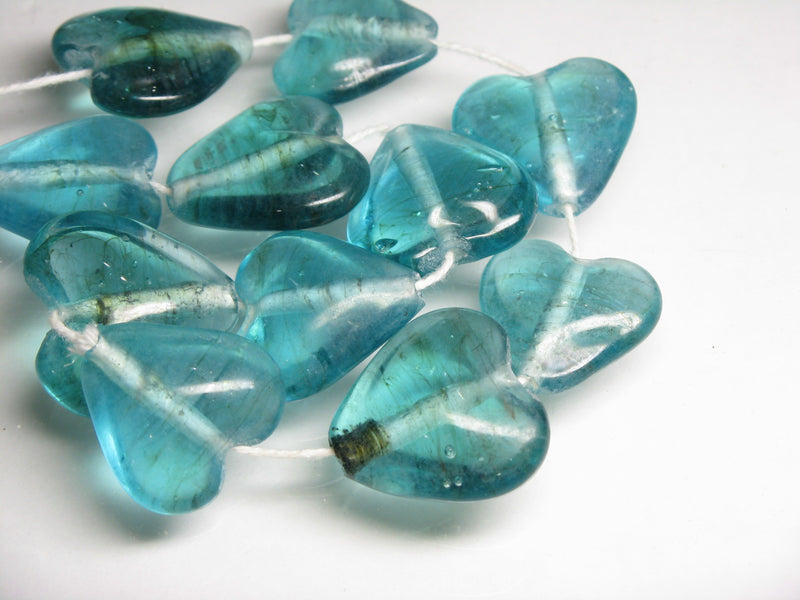 TOKO-BEADS AG074-32N Heart shaped flat glass bead (strand) 22~24mm AG074-32N ハート型フラットビーズ（連） 22~24mm Asian bead & African bead  Handmade,Lampeork,bead,asia,india,ethnic,parts,accessory,beads とんぼ玉,ビーズ,トンボ玉,アジア,インド,エスニック,手作り,パーツ,アクセサリー