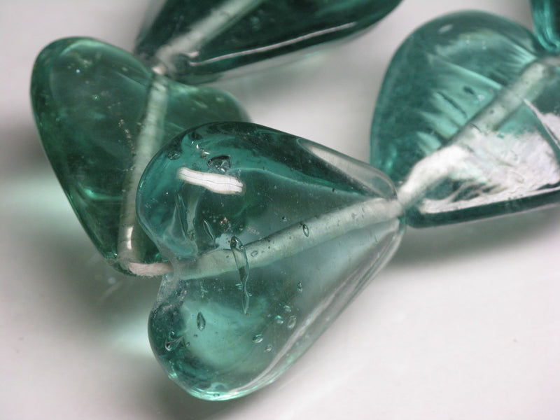 TOKO-BEADS AG074-70N Heart shaped flat glass bead (strand) 33.5~36mm AG074-70N ハート型フラットビーズ（連） 33.5~36mm Asian bead & African bead  Handmade,Lampeork,bead,asia,india,ethnic,parts,accessory,beads とんぼ玉,ビーズ,トンボ玉,アジア,インド,エスニック,手作り,パーツ,アクセサリー