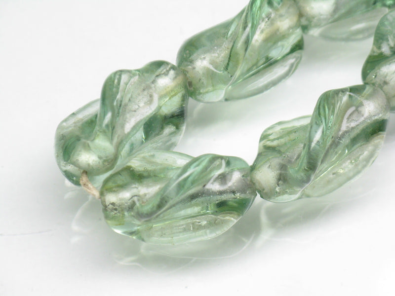 TOKO-BEADS AG087-31N Glass bead (strand) 11~13mm AG087-31N トゥイストビーズ（連） 11~13mm Asian bead & African bead  Handmade,Lampeork,bead,asia,india,ethnic,parts,accessory,beads とんぼ玉,ビーズ,トンボ玉,アジア,インド,エスニック,手作り,パーツ,アクセサリー