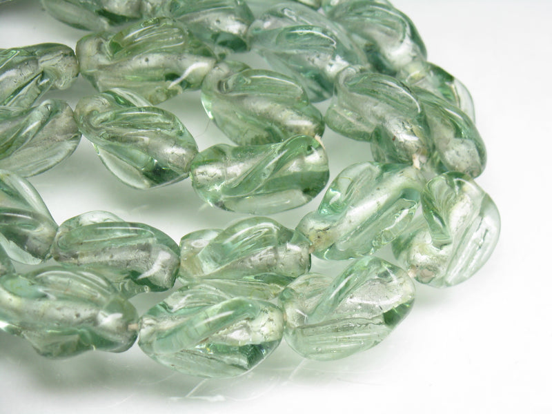 TOKO-BEADS AG087-31N Glass bead (strand) 11~13mm AG087-31N トゥイストビーズ（連） 11~13mm Asian bead & African bead  Handmade,Lampeork,bead,asia,india,ethnic,parts,accessory,beads とんぼ玉,ビーズ,トンボ玉,アジア,インド,エスニック,手作り,パーツ,アクセサリー