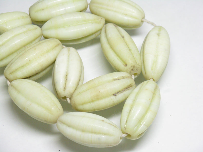 TOKO-BEADS AG099-09N Glass bead(Strand) 14mm AG099-09N 大型ナツメ型ビーズ（連） 14mm Asian bead & African bead  Handmade,Lampeork,bead,asia,india,ethnic,parts,accessory,beads とんぼ玉,ビーズ,トンボ玉,アジア,インド,エスニック,手作り,パーツ,アクセサリー