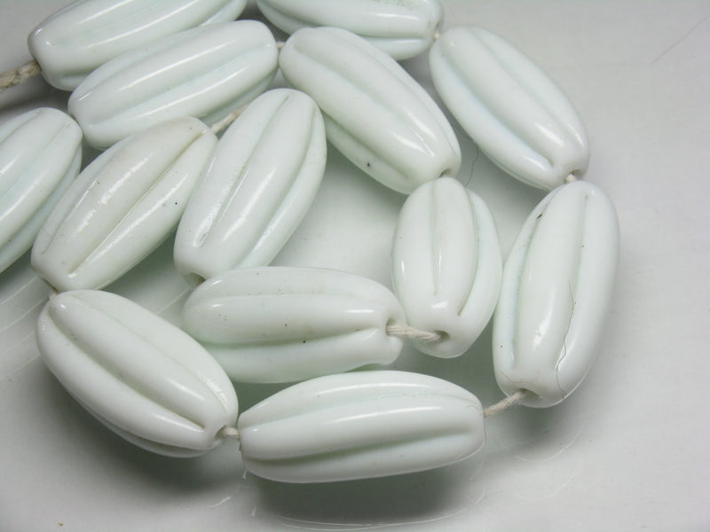 TOKO-BEADS AG099-14N Glass bead(Strand) 15~16mm AG099-14N 大型ナツメ型ビーズ（連） 15~16mm Asian bead & African bead  Handmade,Lampeork,bead,asia,india,ethnic,parts,accessory,beads とんぼ玉,ビーズ,トンボ玉,アジア,インド,エスニック,手作り,パーツ,アクセサリー