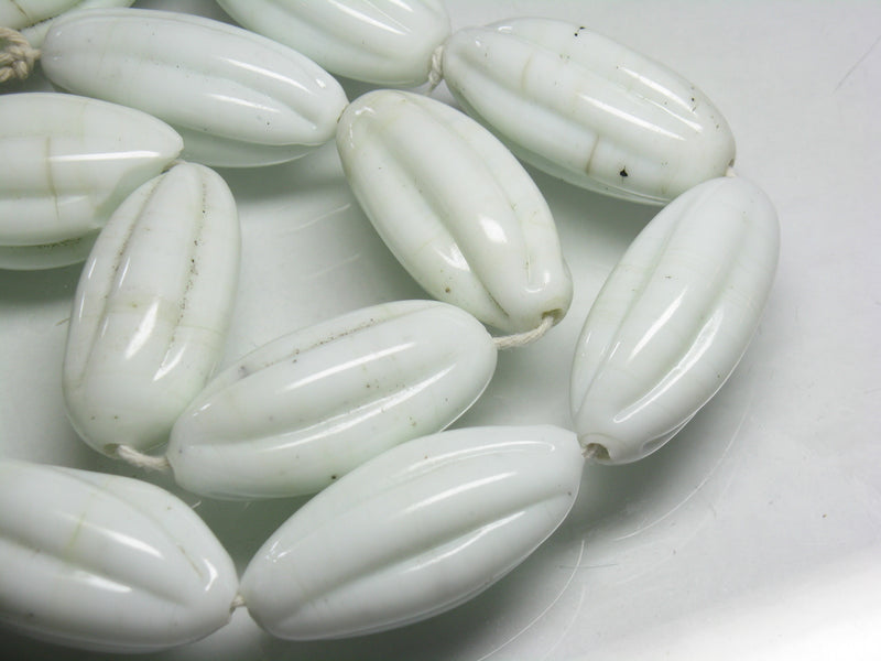 TOKO-BEADS AG099-15N Glass bead(Strand) 17~18mm AG099-15N 大型ナツメ型ビーズ（連） 17~18mm Asian bead & African bead  Handmade,Lampeork,bead,asia,india,ethnic,parts,accessory,beads とんぼ玉,ビーズ,トンボ玉,アジア,インド,エスニック,手作り,パーツ,アクセサリー
