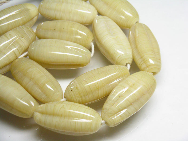 TOKO-BEADS AG099-16N Glass bead(Strand) 14~16mm AG099-16N 大型ナツメ型ビーズ（連） 14~16mm Asian bead & African bead  Handmade,Lampeork,bead,asia,india,ethnic,parts,accessory,beads とんぼ玉,ビーズ,トンボ玉,アジア,インド,エスニック,手作り,パーツ,アクセサリー