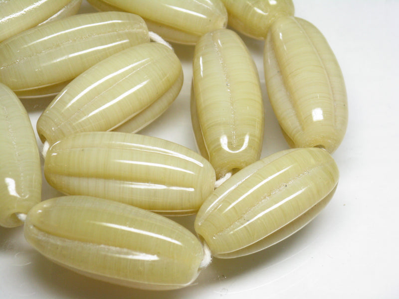 TOKO-BEADS AG099-17N Glass bead(Strand) 15~16mm AG099-17N 大型ナツメ型ビーズ（連） 15~16mm Asian bead & African bead  Handmade,Lampeork,bead,asia,india,ethnic,parts,accessory,beads とんぼ玉,ビーズ,トンボ玉,アジア,インド,エスニック,手作り,パーツ,アクセサリー