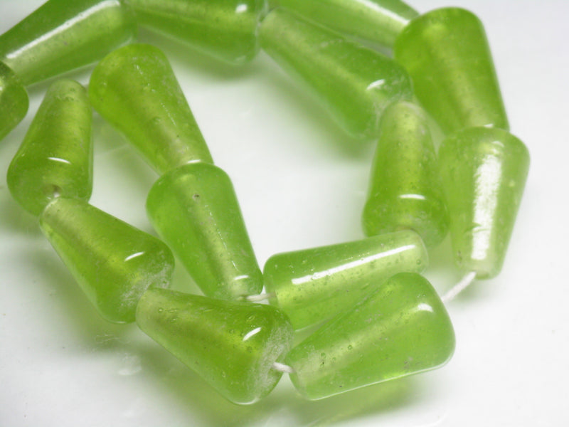 TOKO-BEADS AG101-05N Glass bead (Strand) 14~15mm AG101-05N 大粒しずく型ビーズ（連） 14~15mm Asian bead & African bead  Handmade,Lampeork,bead,asia,india,ethnic,parts,accessory,beads とんぼ玉,ビーズ,トンボ玉,アジア,インド,エスニック,手作り,パーツ,アクセサリー