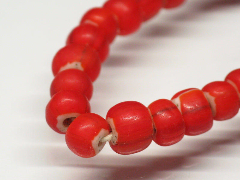 TOKO-BEADS AG853-03 White Heart bead (strand) 4mm AG853-03 ホワイトハートビーズ（連） 4mm Asian bead & African bead  Handmade,Lampeork,bead,asia,india,ethnic,parts,accessory,beads とんぼ玉,ビーズ,トンボ玉,アジア,インド,エスニック,手作り,パーツ,アクセサリー