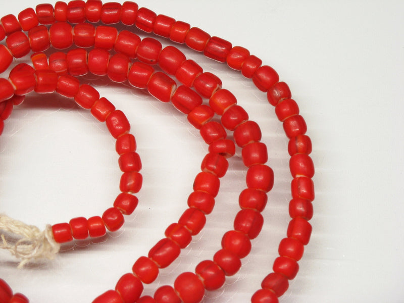 TOKO-BEADS AG853-03 White Heart bead (strand) 4mm AG853-03 ホワイトハートビーズ（連） 4mm Asian bead & African bead  Handmade,Lampeork,bead,asia,india,ethnic,parts,accessory,beads とんぼ玉,ビーズ,トンボ玉,アジア,インド,エスニック,手作り,パーツ,アクセサリー