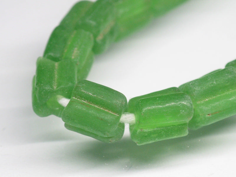 TOKO-BEADS AG878N-26 Glass bead (strand) 4~7mm AG878N-26 角型単色ビーズ（連） 4~7mm Asian bead & African bead  Handmade,Lampeork,bead,asia,india,ethnic,parts,accessory,beads とんぼ玉,ビーズ,トンボ玉,アジア,インド,エスニック,手作り,パーツ,アクセサリー