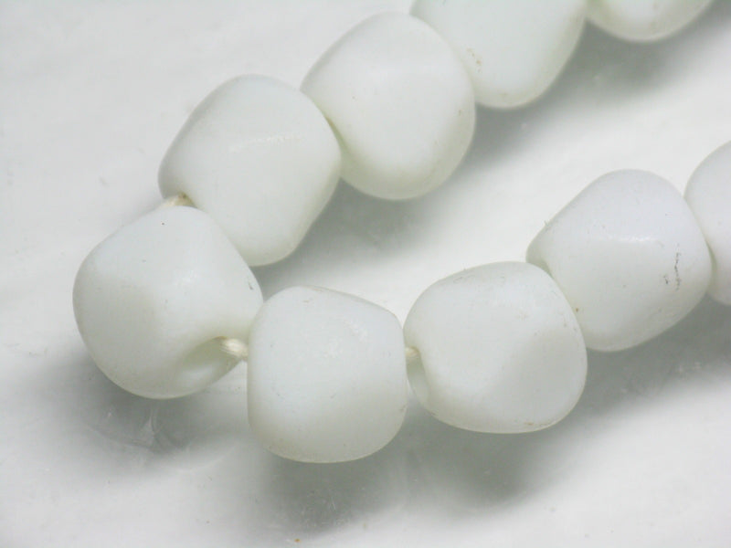 TOKO-BEADS AG952-28N Glass bead (strand) 10mm AG952-28N 六面カットビーズ（連） 10mm Asian bead & African bead  Handmade,Lampeork,bead,asia,india,ethnic,parts,accessory,beads とんぼ玉,ビーズ,トンボ玉,アジア,インド,エスニック,手作り,パーツ,アクセサリー