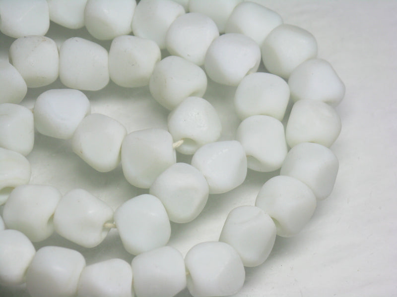 TOKO-BEADS AG952-28N Glass bead (strand) 10mm AG952-28N 六面カットビーズ（連） 10mm Asian bead & African bead  Handmade,Lampeork,bead,asia,india,ethnic,parts,accessory,beads とんぼ玉,ビーズ,トンボ玉,アジア,インド,エスニック,手作り,パーツ,アクセサリー