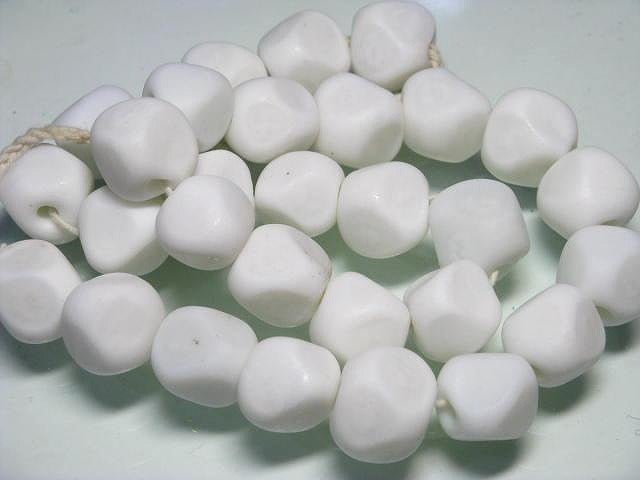 TOKO-BEADS AG953N-01 Glass bead (strand) 17mm AG953N-01 六面カットビーズ(L)(連) 17mm Asian bead & African bead  Handmade,Lampeork,bead,asia,india,ethnic,parts,accessory,beads とんぼ玉,ビーズ,トンボ玉,アジア,インド,エスニック,手作り,パーツ,アクセサリー