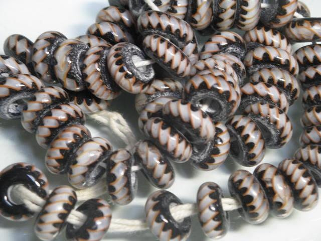 TOKO-BEADS AG961N-06 Glass bead (strand) 15~16mm AG961N-06 リング型とんぼ玉（連） 15~16mm Asian bead & African bead  Handmade,Lampeork,bead,asia,india,ethnic,parts,accessory,beads とんぼ玉,ビーズ,トンボ玉,アジア,インド,エスニック,手作り,パーツ,アクセサリー