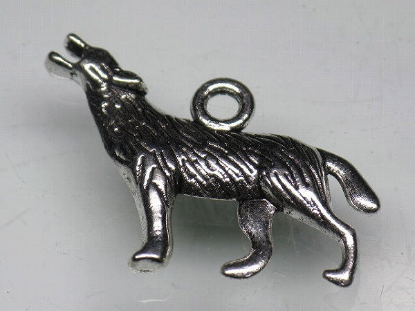 TOKO-BEADS CM188-03 Metal Charm 25mm CM188-03 メタルチャーム（オオカミ） 25mm Asian bead & African bead  Handmade,Lampeork,bead,asia,india,ethnic,parts,accessory,beads とんぼ玉,ビーズ,トンボ玉,アジア,インド,エスニック,手作り,パーツ,アクセサリー