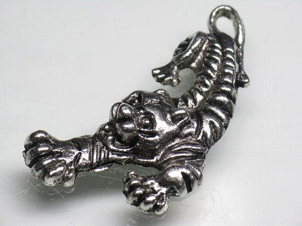 TOKO-BEADS CM188-04 Metal Charm 30mm CM188-04 メタルチャーム（トラ） 30mm Asian bead & African bead  Handmade,Lampeork,bead,asia,india,ethnic,parts,accessory,beads とんぼ玉,ビーズ,トンボ玉,アジア,インド,エスニック,手作り,パーツ,アクセサリー