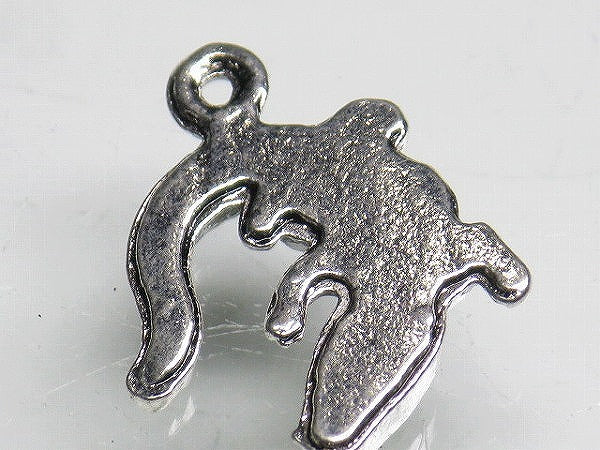 TOKO-BEADS CM188-06 Metal Charm 17mm CM188-06 メタルチャーム（ワニ） 17mm Asian bead & African bead  Handmade,Lampeork,bead,asia,india,ethnic,parts,accessory,beads とんぼ玉,ビーズ,トンボ玉,アジア,インド,エスニック,手作り,パーツ,アクセサリー