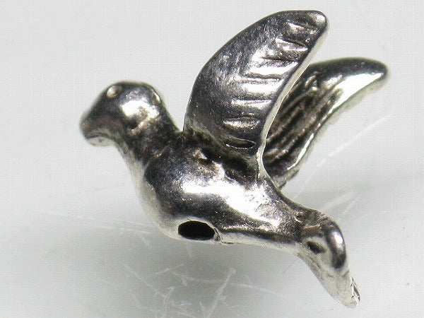 TOKO-BEADS CM188-07 Metal Charm 12.5mm CM188-07 メタルチャーム（はと） 12.5mm Asian bead & African bead  Handmade,Lampeork,bead,asia,india,ethnic,parts,accessory,beads とんぼ玉,ビーズ,トンボ玉,アジア,インド,エスニック,手作り,パーツ,アクセサリー